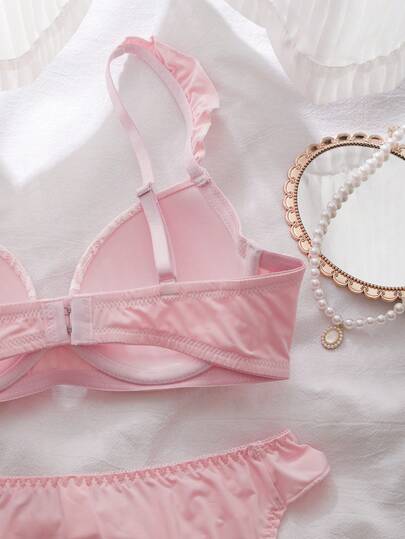 DelicateAllure مجموعة صدرية قلب الدانتيل الرومانسية 2 قطعة، صدرية بالكوب 3/4 مريحة مع سلك داخلي وملابس داخلية بيبي دول مزينة بفيونكة للنساء