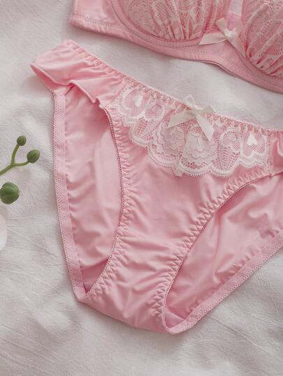 DelicateAllure مجموعة صدرية قلب الدانتيل الرومانسية 2 قطعة، صدرية بالكوب 3/4 مريحة مع سلك داخلي وملابس داخلية بيبي دول مزينة بفيونكة للنساء