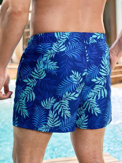Manfinity Swimmode شورت شاطئ رجالي مطبوع بالنباتات مع جيب مائل وخصر رباط، شورت شاطئ رجالي مطابق للزوجين مع خصر رباط وجيب أمامي مربوط، شورت سباحة رجالي بطبعة أشجار النخيل باللون الأزرق، شورت سباحة رجالي باللون الأزرق، ملابس شاطئ رجالية