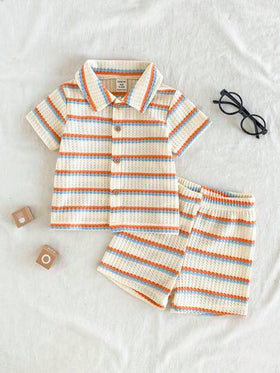 SHEIN Vintaside Kids ملابس أطفال حديثي الولادة - 1 سنة، طقم قميص أكمام قصيرة وشورت بلون المشمش، قماش نسيجي مناسب لارتداء الأطفال في الصيف، القماش النسيجي يعطي إحساسًا بالجودة