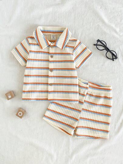 SHEIN Vintaside Kids ملابس أطفال حديثي الولادة - 1 سنة، طقم قميص أكمام قصيرة وشورت بلون المشمش، قماش نسيجي مناسب لارتداء الأطفال في الصيف، القماش النسيجي يعطي إحساسًا بالجودة