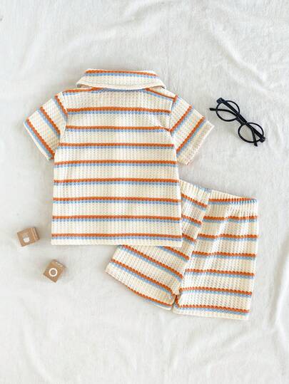 SHEIN Vintaside Kids ملابس أطفال حديثي الولادة - 1 سنة، طقم قميص أكمام قصيرة وشورت بلون المشمش، قماش نسيجي مناسب لارتداء الأطفال في الصيف، القماش النسيجي يعطي إحساسًا بالجودة