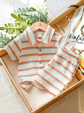 SHEIN Vintaside Kids ملابس أطفال حديثي الولادة - 1 سنة، طقم قميص أكمام قصيرة وشورت بلون المشمش، قماش نسيجي مناسب لارتداء الأطفال في الصيف، القماش النسيجي يعطي إحساسًا بالجودة