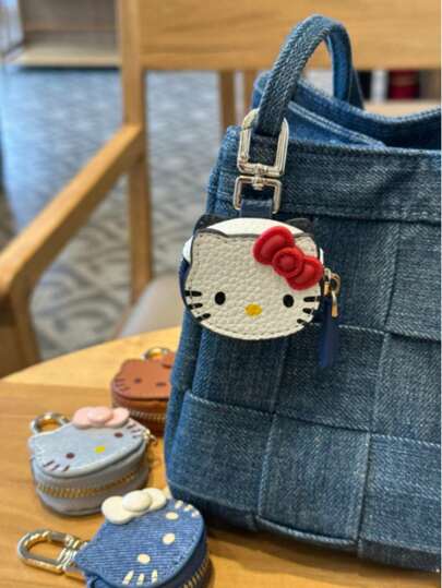 SANRIO 1 قطعة قلادة بشكل جميل، يمكن أن تحتوي على عملات معدنية وسماعات الأذن. فريدة وجذابة، مناسبة كديكور للسيارة، تعليقة للحقيبة، تعليقة للحقيبة الظهرية، إكسسوار للحقيبة المائلة، سلسلة مفاتيح، وكذلك هدية شخصية للأطفال، عيد الميلاد، العودة إلى المدرسة، هدي