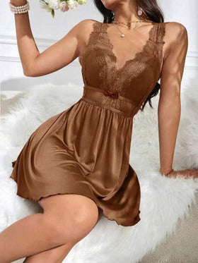SHEIN فستان نوم بفتحة خلفية بأكمام بلا أكمام وحشو من الدانتيل للنساء