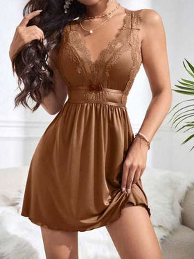 SHEIN فستان نوم بفتحة خلفية بأكمام بلا أكمام وحشو من الدانتيل للنساء