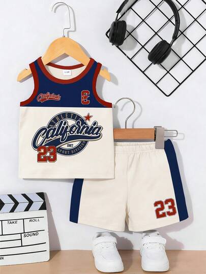 SHEIN Playful Pals مجموعة ملابس رياضية كاجوال للأطفال الصبية، ملابس علوية بطبعة شعار وأرقام 23 مع شورت، مناسب للخروجات الصيفية، قطعتان