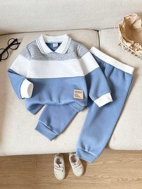 SHEIN Playful Pals طقم بلوزة بولو مطرزة بحرف وبنطلون رياضي للأطفال الرضع، لون كتل، طراز بريبي، جميل وأنيق، مناسب للأطفال في فصلي الخريف والشتاء للخروجات والتصوير الفوتوغرافي والحفلات وما إلى ذلك.