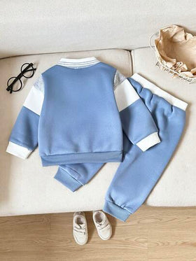 SHEIN Playful Pals طقم بلوزة بولو مطرزة بحرف وبنطلون رياضي للأطفال الرضع، لون كتل، طراز بريبي، جميل وأنيق، مناسب للأطفال في فصلي الخريف والشتاء للخروجات والتصوير الفوتوغرافي والحفلات وما إلى ذلك.
