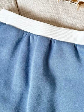 SHEIN Playful Pals طقم بلوزة بولو مطرزة بحرف وبنطلون رياضي للأطفال الرضع، لون كتل، طراز بريبي، جميل وأنيق، مناسب للأطفال في فصلي الخريف والشتاء للخروجات والتصوير الفوتوغرافي والحفلات وما إلى ذلك.