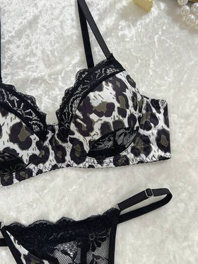مجموعة ملابس داخلية للنساء مكونة من 2 قطعة بطبعة نمر وتطريز دانتيل مع سلك داخلي