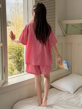 Dazy Kids طقم بيجامة صيفي مريح للفتيات المراهقات مكون من قميص بأكمام قصيرة وجيوب وشورت مخطط