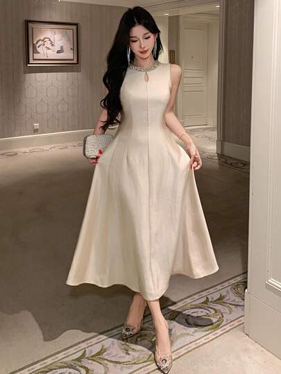 DAZY فستان نسائي أنيق بلون أحادي مرصع بالراين بدون أكمام وطول متوسط، مناسب للصيف وحفلات الزفاف