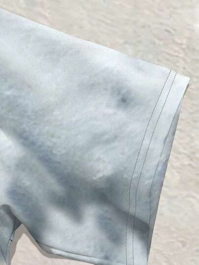 SHEIN طقم تي شيرت وشورت كاجوال للرجال مطبوع بطباعة الجينز ذو ألوان متباينة، صيفي