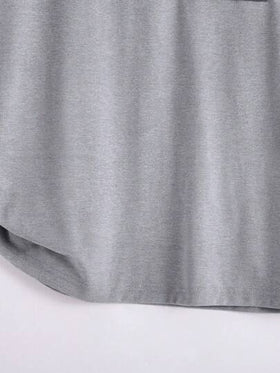 SHEIN مجموعة ملابس علوية وبنطلون قصير بأكمام قصيرة للمراهقين الذكور، مريحة وعملية بألوان متباينة، قطعتان