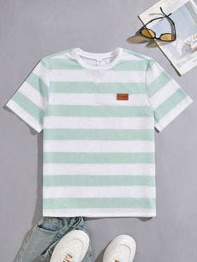 SHEIN ملابس علوية قصير الأكمام مريح وفضفاض للمراهقين الذكور بتصميم مخطط