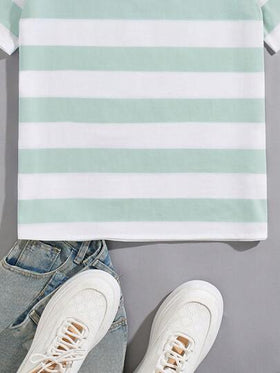SHEIN ملابس علوية قصير الأكمام مريح وفضفاض للمراهقين الذكور بتصميم مخطط