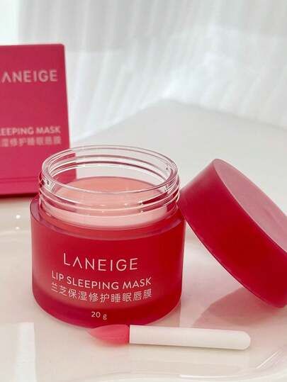 Laneige 20 جرام قناع نوم للشفاه بعطر الخوخ، بصيغة التوت، عميق الترطيب، يصلح الشفاه الجافة والمتقشرة. يزيل بلطف تقشير الشفاه، يضيء لون الشفاه، ويترك الشفاه ناعمة وملساء وغير لزجة. مناسب للاستخدام ليلاً. | مستحضرات تجميل كورية ، مكياج كوري