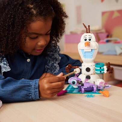 LEGO لعبة بناء ليغو متعة نزهة أولاف وبروني - ألعاب ملكة الثلج للبنات والأولاد، من عمر 7 سنوات فما فوق - هدايا للأطفال والمعجبين - 43287