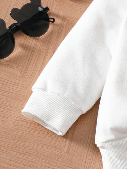 SHEIN مجموعة من قطعتين للأطفال الرضع والصغار من الجنسين 0-3 سنوات، تتكون من ملابس علوية كاجوال بأكمام طويلة وياقة مستديرة باللون الأزرق للربيع/الخريف وبنطال أبيض مطبوع عليه حرف مزيف من الجينز، مجموعة مريحة للخارج والكاجوال والرياضة والحفلات