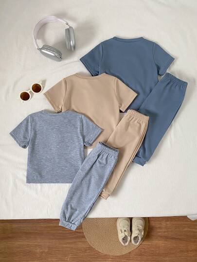 SHEIN 6 قطع طقم بنطلون وتي شيرت قصير الأكمام للأطفال الصبيان، لون سادة بطبعة حرفية بارزة، خصر مطاطي، متعدد القطع للتنسيق الكامل
