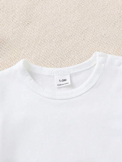 SHEIN قطعتان من الملابس الداخلية للأطفال حديثي الولادة: ملابس علوية بياقة مستديرة وأكتاف مفتوحة وأكمام قصيرة، وبذلة مطرزة بخطوط مخططة، جميلة وأنيقة للارتداء في المنزل والخروج والأنشطة اليومية