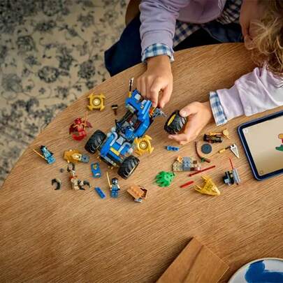 LEGO لعبة بناء سيارة جاي المتحولة من ليغو نينجاجو للأولاد والبنات - سيارة لعب بوضعين للعب للأطفال من عمر 8 سنوات فما فوق - مع الشخصيات جاي، نيا، كاي بشكل تنين، وشخصيتين إضافيتين - فكرة هدية لأعياد الميلاد - 71856