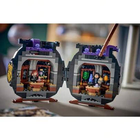 لعبة بناء LEGO هاري بوتر: غرفة الصيدلة السرية، لعبة تظاهر للأطفال من الجنسين، للأعمار 10 سنوات فما فوق، تشمل 2 شخصية صغيرة وبطرونس الخفاش لهيرمايوني، فكرة هدية لأعياد الميلاد - 76464