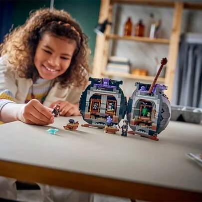 لعبة بناء LEGO هاري بوتر: غرفة الصيدلة السرية، لعبة تظاهر للأطفال من الجنسين، للأعمار 10 سنوات فما فوق، تشمل 2 شخصية صغيرة وبطرونس الخفاش لهيرمايوني، فكرة هدية لأعياد الميلاد - 76464