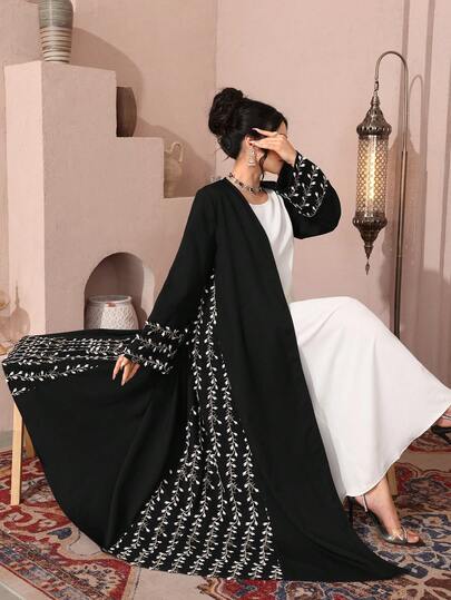 Al Najma رمضان عباية أنيقة مفتوحة الأمام مطرزة بتطريز ذهبي ثقيل، مناسبة للمناسبات الرسمية في الشرق الأوسط والعربية