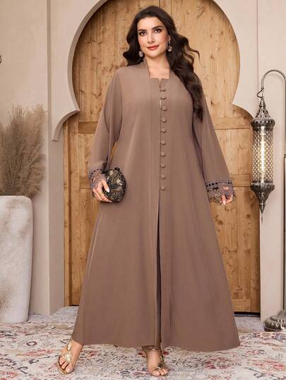 Al Najma رمضان عباية نسائية كبيرة الحجم بأكمام طويلة وأزرار أحادية الصدر مع تطريز دانتيل متباين