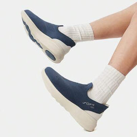 LI-NING أحذية رياضية كاجوال للرجال من لي نينغ سوفت جو 2، من خامة قماش محبوك قابل للتنفس، أحذية كاجوال سهلة الارتداء، باللون الأزرق الداكن AGLV017