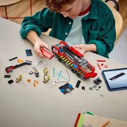LEGO شاحنة إطفاء مطار ليغو سيتي لعبة بناء للأطفال - مركبة طوارئ تظاهرية للأولاد والبنات، من عمر 7 سنوات فما فوق - سيارة إطفاء لعبة مع 4 شخصيات صغيرة لرجال الإطفاء - فكرة هدية لأعياد الميلاد - 60499