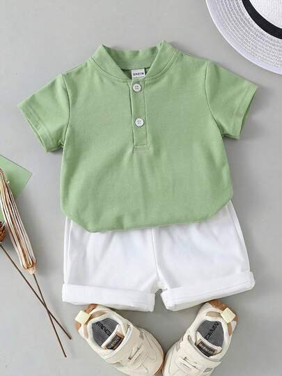 SHEIN Playful Pals مجموعة قميص كم قصير بياقة مندرين أنيقة وبسيطة وبنطلون بلون متباين مناسبة للأطفال الصبية في الصيف، قطعتان