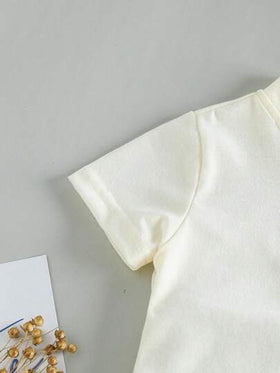 SHEIN Playful Pals مجموعة قميص كم قصير بياقة مندرين أنيقة وبسيطة وبنطلون بلون متباين مناسبة للأطفال الصبية في الصيف، قطعتان
