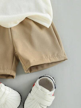 SHEIN Playful Pals مجموعة قميص كم قصير بياقة مندرين أنيقة وبسيطة وبنطلون بلون متباين مناسبة للأطفال الصبية في الصيف، قطعتان