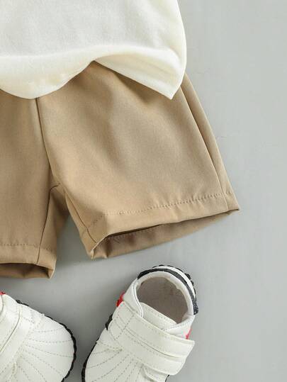SHEIN Playful Pals مجموعة قميص كم قصير بياقة مندرين أنيقة وبسيطة وبنطلون بلون متباين مناسبة للأطفال الصبية في الصيف، قطعتان