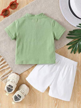 SHEIN Playful Pals مجموعة قميص كم قصير بياقة مندرين أنيقة وبسيطة وبنطلون بلون متباين مناسبة للأطفال الصبية في الصيف، قطعتان