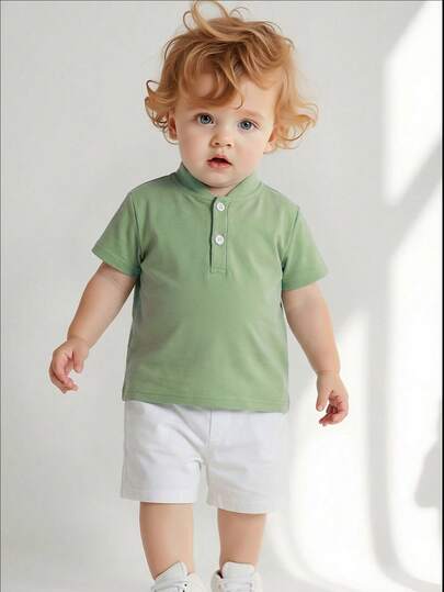 SHEIN Playful Pals مجموعة قميص كم قصير بياقة مندرين أنيقة وبسيطة وبنطلون بلون متباين مناسبة للأطفال الصبية في الصيف، قطعتان