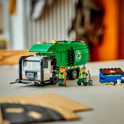 شاحنة إعادة التدوير LEGO City - 60495، مناسبة كهدية لعيد الطفل