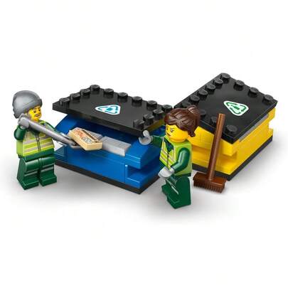شاحنة إعادة التدوير LEGO City - 60495، مناسبة كهدية لعيد الطفل