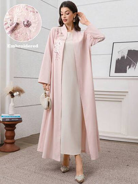 Yasmyna عباءة فرنسية أنيقة مطرزة مزخرفة بالجاكار الفاخر، باللون الوردي