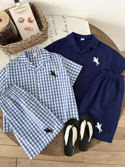 SHEIN 4 قطع بيجامة أطفال أولاد كاجوال بياقة مخططة وأكمام قصيرة فضفاضة، 2 طراز في مجموعة واحدة من 4 قطع