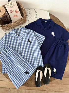 SHEIN 4 قطع بيجامة أطفال أولاد كاجوال بياقة مخططة وأكمام قصيرة فضفاضة، 2 طراز في مجموعة واحدة من 4 قطع