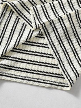 SHEIN Vacaura مجموعة قميص بولو مخطط قطني وشورت للأولاد 2 قطعة، لون كاكي، مناسب للارتداء اليومي والخروجات الصيفية