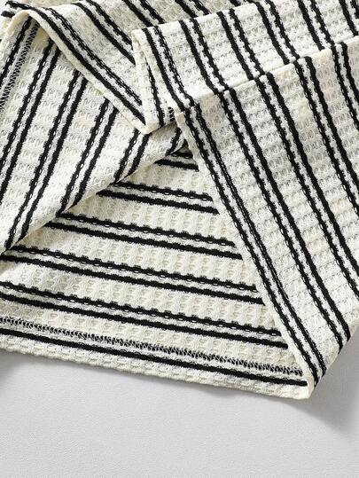 SHEIN Vacaura مجموعة قميص بولو مخطط قطني وشورت للأولاد 2 قطعة، لون كاكي، مناسب للارتداء اليومي والخروجات الصيفية