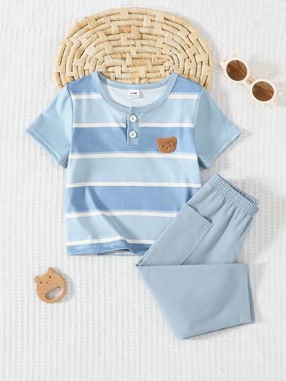 SHEIN Playful Pals مجموعة ملابس علوية وبنطلون قصير الأكمام بياقة دائرية مخطط للأطفال الصغار، قطعتان