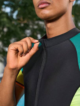 Manfinity Swimmode بدلة سباحة قصيرة الأكمام ذات لون أومبير للرجال