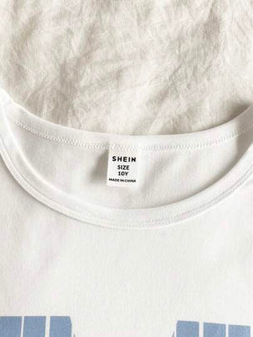 SHEIN Vintaside Kids مجموعة بيجامات مخططة للأولاد قطعتين، بنطلون مخطط أبيض وأزرق، ولباس علوي طويلة الأكمام بطبعة حرفية بيضاء، قماش ناعم وقابل للتنفس، مناسب للربيع والخريف، وهدية رائعة للأطفال