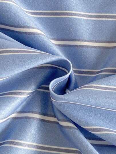 SHEIN Vintaside Kids مجموعة بيجامات مخططة للأولاد قطعتين، بنطلون مخطط أبيض وأزرق، ولباس علوي طويلة الأكمام بطبعة حرفية بيضاء، قماش ناعم وقابل للتنفس، مناسب للربيع والخريف، وهدية رائعة للأطفال